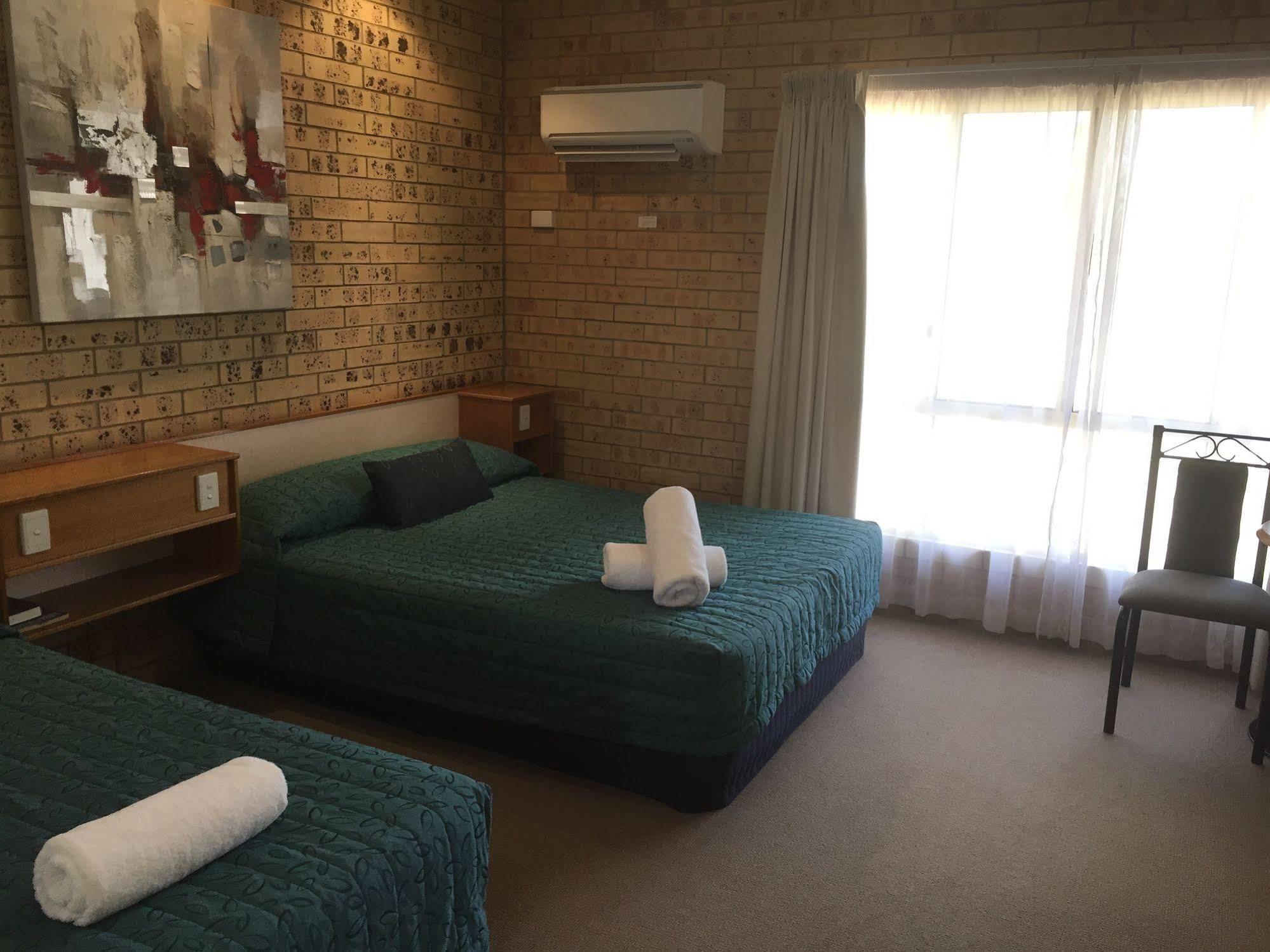 Mulga Country Motor Inn ชาร์เลวิลล์ ภายนอก รูปภาพ